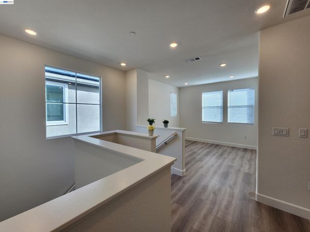 417 Mystic Ln, Pittsburg, CA 94565