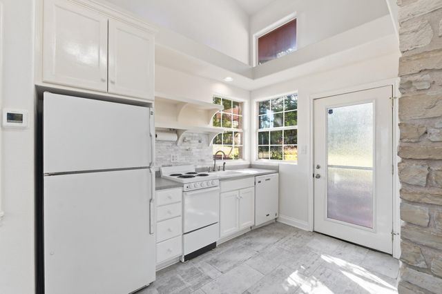606 Rolling Hills RD, Liberty Hill, TX 78642