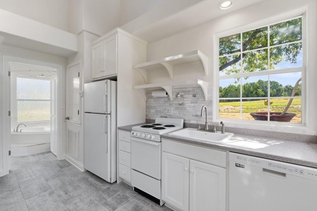 606 Rolling Hills RD, Liberty Hill, TX 78642