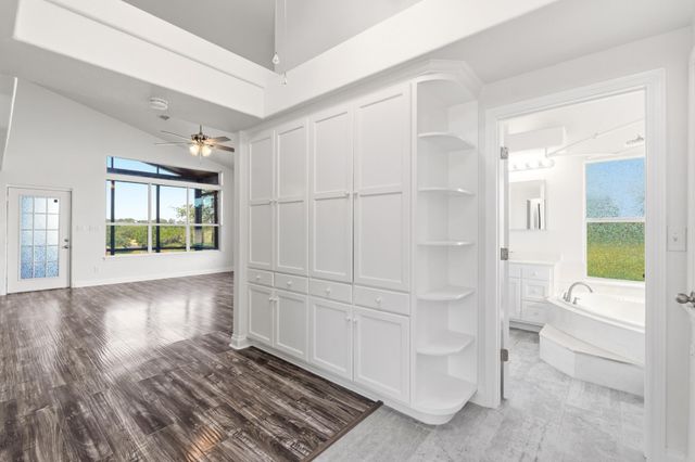 606 Rolling Hills RD, Liberty Hill, TX 78642