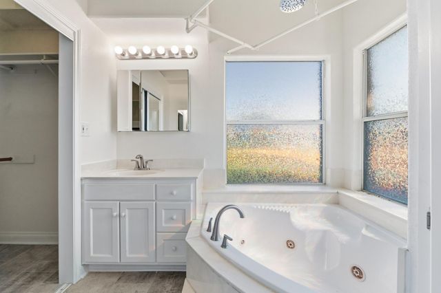 606 Rolling Hills RD, Liberty Hill, TX 78642