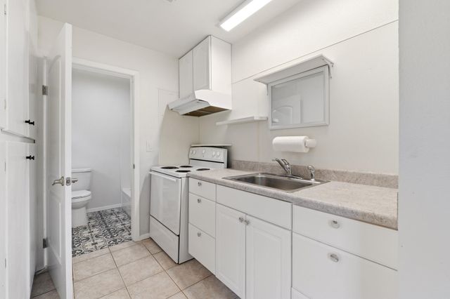 606 Rolling Hills RD, Liberty Hill, TX 78642