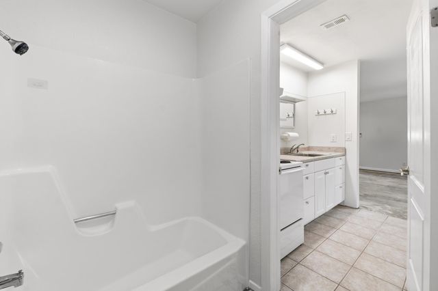 606 Rolling Hills RD, Liberty Hill, TX 78642