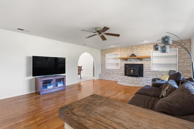 606 Rolling Hills RD, Liberty Hill, TX 78642
