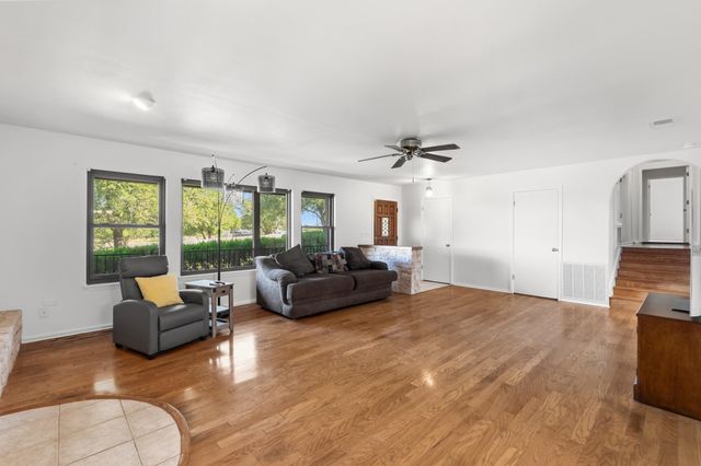 606 Rolling Hills RD, Liberty Hill, TX 78642