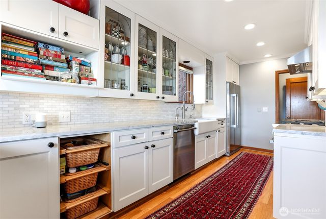 2301 Rosemont Place W, Seattle, WA 98199