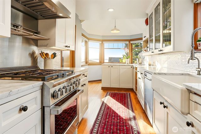 2301 Rosemont Place W, Seattle, WA 98199