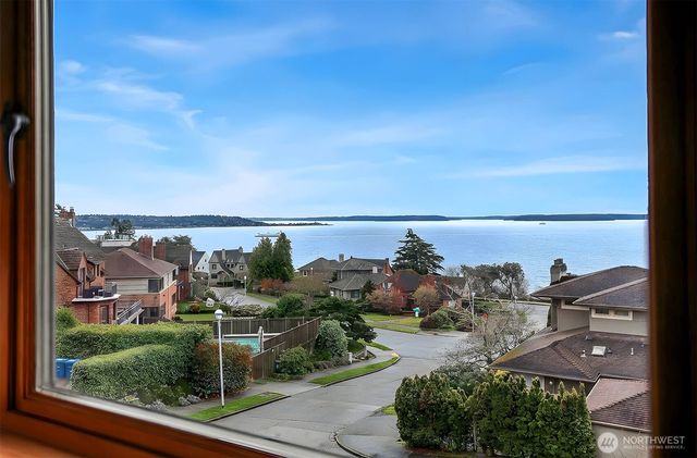 2301 Rosemont Place W, Seattle, WA 98199