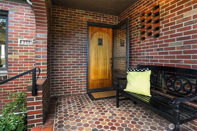 2301 Rosemont Place W, Seattle, WA 98199