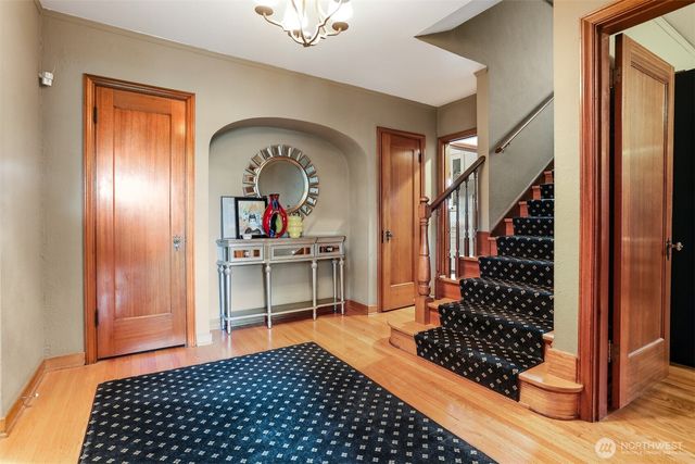 2301 Rosemont Place W, Seattle, WA 98199