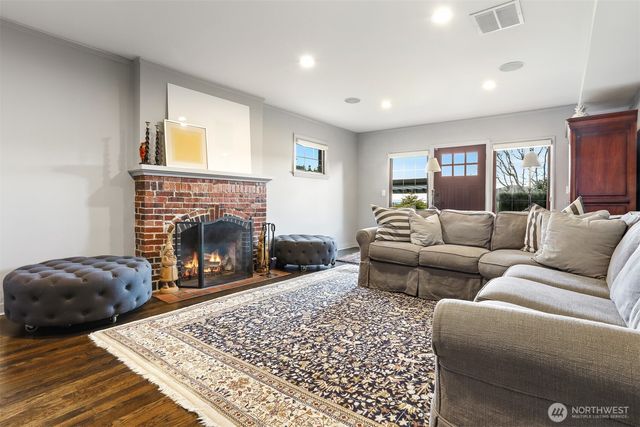 2301 Rosemont Place W, Seattle, WA 98199