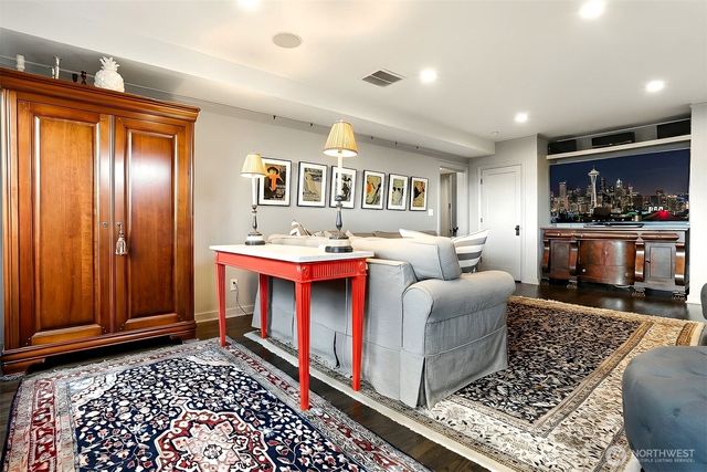 2301 Rosemont Place W, Seattle, WA 98199