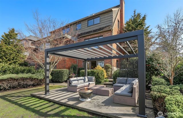 2301 Rosemont Place W, Seattle, WA 98199