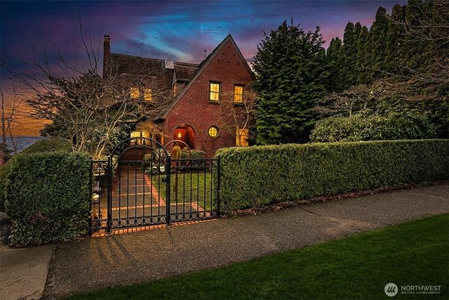 2301 Rosemont Place W, Seattle, WA 98199