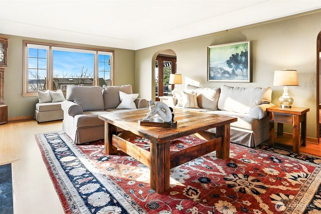 2301 Rosemont Place W, Seattle, WA 98199