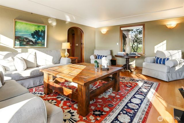 2301 Rosemont Place W, Seattle, WA 98199