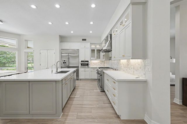 60 La Jolla Circle, Montgomery, TX 77356