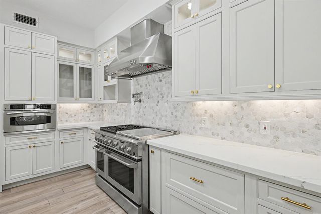 60 La Jolla Circle, Montgomery, TX 77356