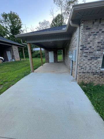 920 Willow Dr, Lawrenceburg, TN 38464