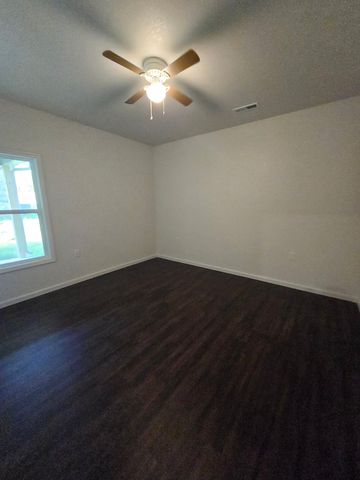 920 Willow Dr, Lawrenceburg, TN 38464