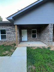 920 Willow Dr, Lawrenceburg, TN 38464
