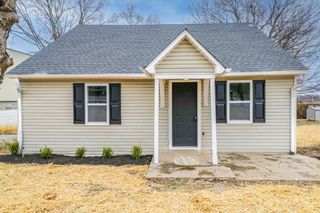109 E 15th St, Columbia, TN 38401