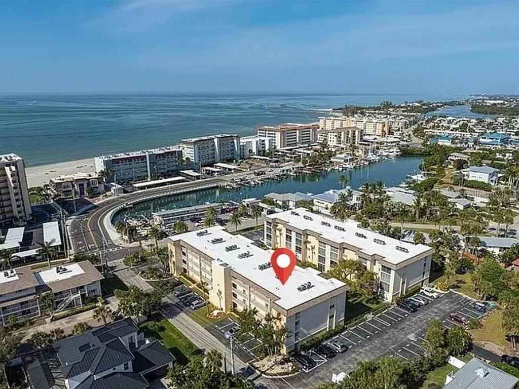 995 LAGUNA DRIVE 305, Venice, FL 34285