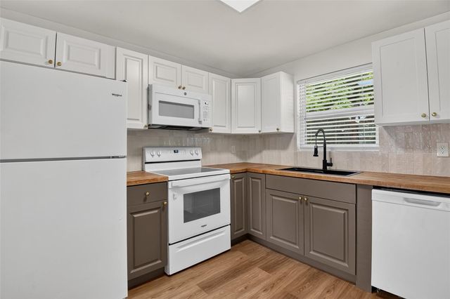 305 JOYCE STREET, Edgewater, FL 32132