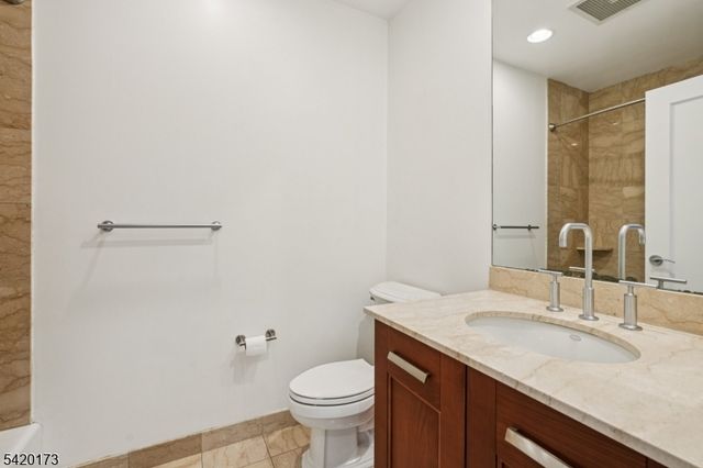 8100 River Rd 210, North Bergen Twp., NJ 07047