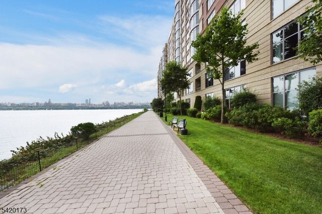 8100 River Rd 210, North Bergen Twp., NJ 07047