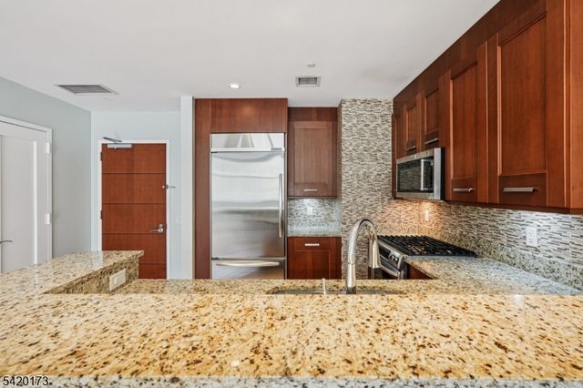 8100 River Rd 210, North Bergen Twp., NJ 07047