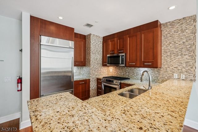 8100 River Rd 210, North Bergen Twp., NJ 07047