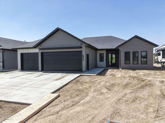 3719 Rutland Circle, Bismarck, ND 58504 property photo