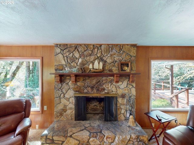 1008 WINCHUCK RIVER Rd, Brookings, OR 97415