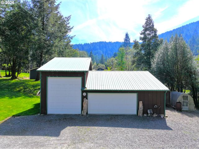 1008 WINCHUCK RIVER Rd, Brookings, OR 97415