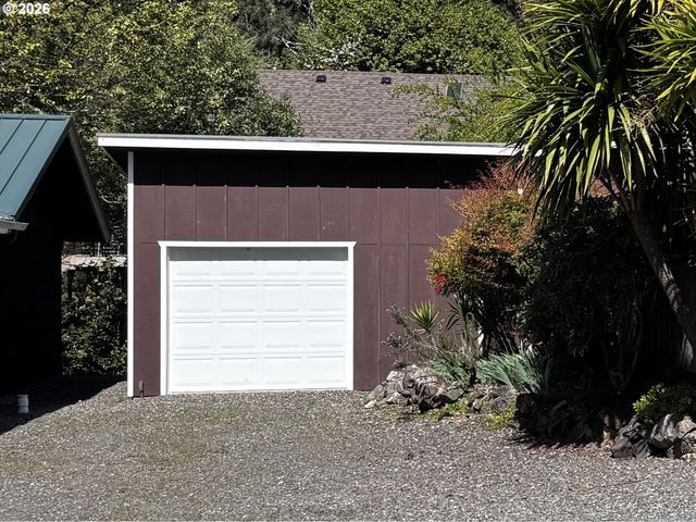 1008 WINCHUCK RIVER Rd, Brookings, OR 97415