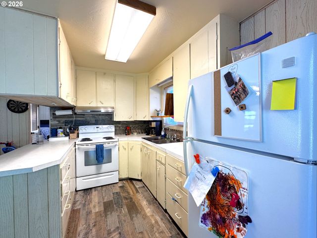 1008 WINCHUCK RIVER Rd, Brookings, OR 97415