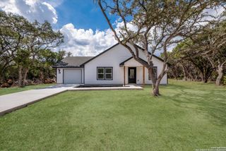 432 Canyon Lake Dr, Bandera, TX 78003