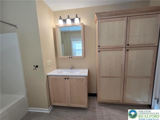 40 Evergreen Street B, Nazareth Boro, PA 18064