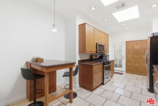 855 N Sweetzer Avenue, West Hollywood, CA 90069