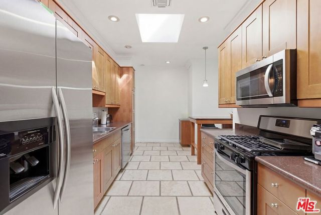 855 N Sweetzer Avenue, West Hollywood, CA 90069