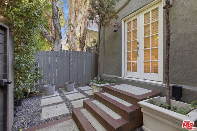 855 N Sweetzer Avenue, West Hollywood, CA 90069