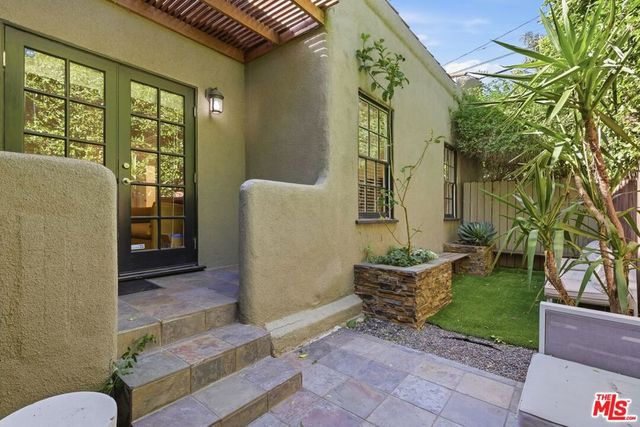 855 N Sweetzer Avenue, West Hollywood, CA 90069