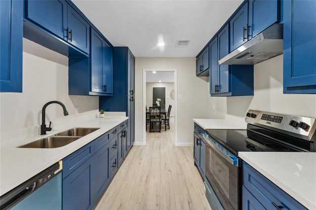 9425 Fondren Road, Houston, TX 77074