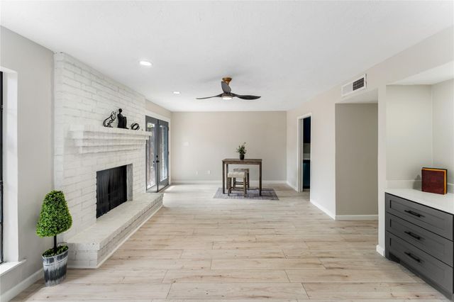 9425 Fondren Road, Houston, TX 77074