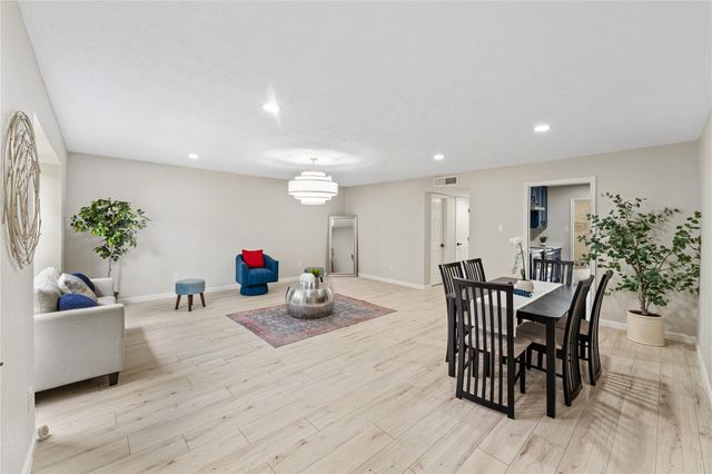 9425 Fondren Road, Houston, TX 77074