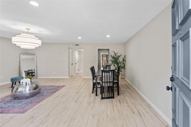 9425 Fondren Road, Houston, TX 77074