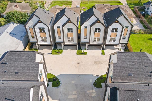 5209 Green Pine Tree Drive, Houston, TX 77018