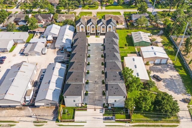 5209 Green Pine Tree Drive, Houston, TX 77018