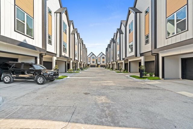 5209 Green Pine Tree Drive, Houston, TX 77018